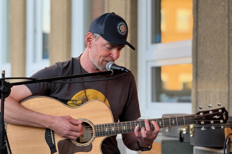 Jeden člověk, jedna duše a nezastavitelné volání divočiny po svobodě, takové je nové album Alone In The Wild. | Foto: archiv autora