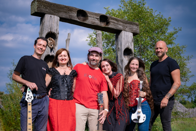Ne vždycky všechno na pódiu klaplo, ale irskou muziku hrajeme po svém už osmnáct let. Výročí slavíme novým singlem a koncertem. | Foto: Jaromír Zajíček