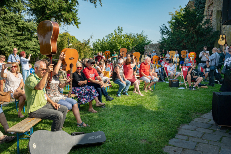 Bezprostředně po happeningu na hradbách vystoupí anglický kytarový mág Matt Woosey | Foto: archiv Pavla Ondrůje