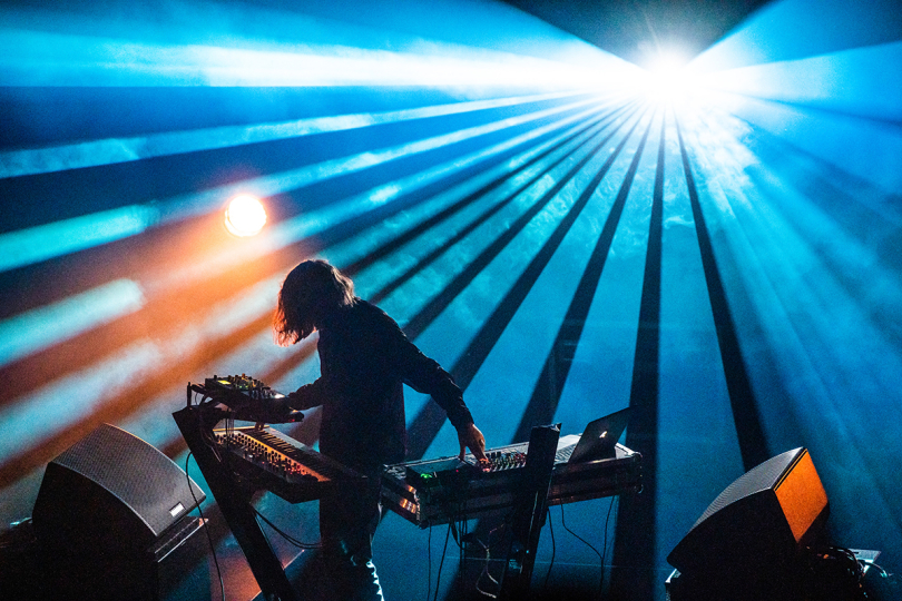 Festival otevře 5. března v MeetFactory dvojice výrazných osobností současné elektroniky – Rival Consoles (na snímku) a Ben Lukas Boysen. | Foto: Jelmer de Hass