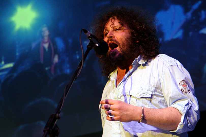 Jako hosté s „Holého bandem“ 17. 11. 2025 v Lucerně vystoupí Vojtěch Dyk, Orion, Vladimír 518, Matěj Ruppert, Tereza Černochová, Ondřej Ruml nebo Pan Lynx. Mít beaty bude taky na pár songů Dan Bárta. | Foto: Wikimedia Commons