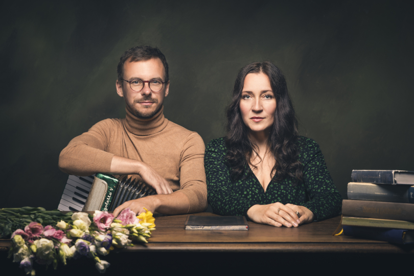 Katarína a Daniel tvoří v symbióze, která je stejně o přátelství jako o hudbě. Přirozeně a s respektem k prostoru i tichu. | Foto: Patrik Minár