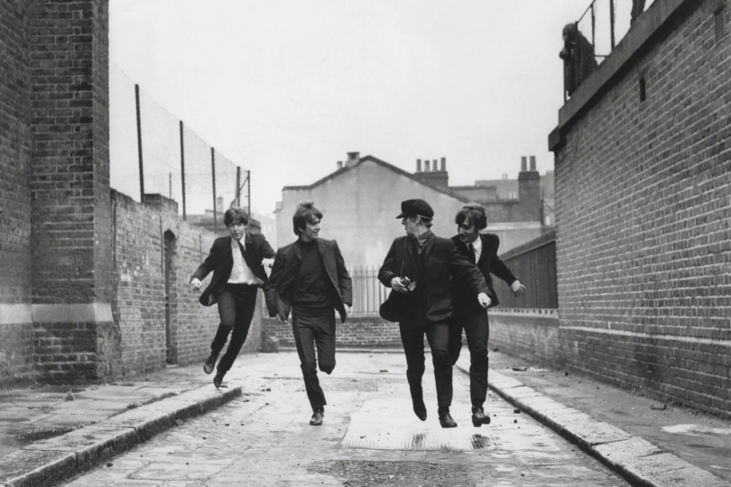 Když John, Paul, George a Ringo po necelé hodině a půl dodivočili, nechali jsme spuštěné plátno a pustili si na něj ČT24, tedy Volební studio. | Foto: United Artists, Apple Corps Když John, Paul, George a Ringo po necelé hodině a půl dodivočili, nechali jsme spuštěné plátno a pustili si na něj ČT24, tedy Volební studio. | Foto: United Artists, Apple Corps