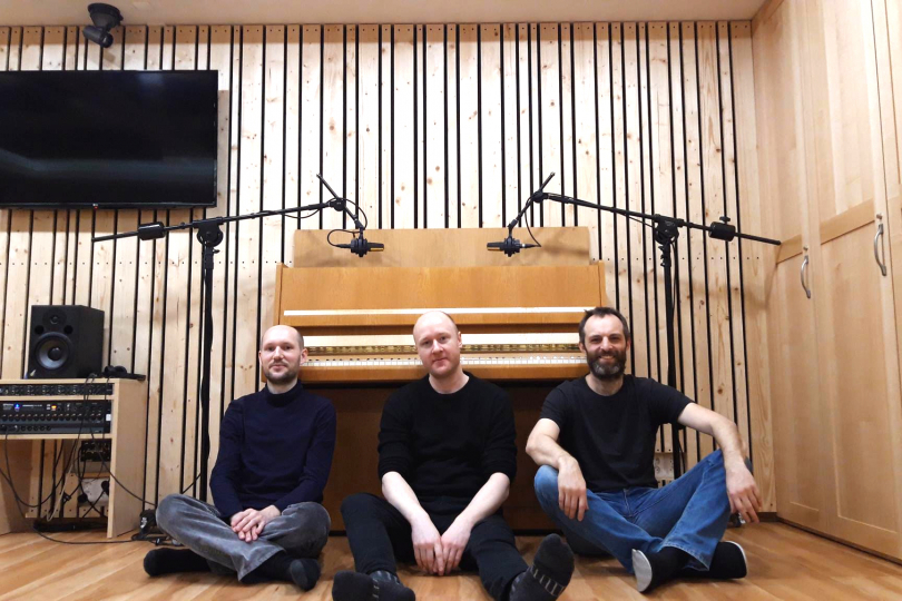 Michal Tuček (vlevo) nahrávku zmixoval, Ondřej Bystrý (vpravo) pomohl s pianem a saxofonem Michal Tuček (vlevo) nahrávku zmixoval, Ondřej Bystrý (vpravo) pomohl s pianem a saxofonem