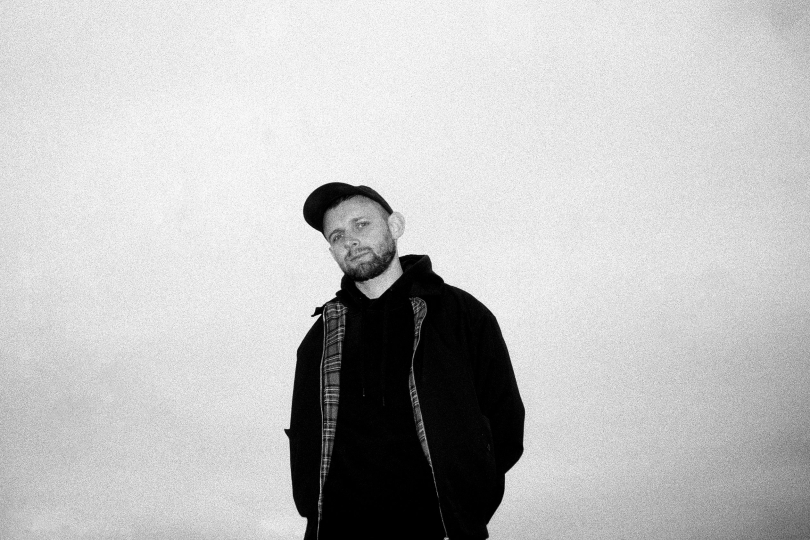 „Mám s rapovou scénou spoustu styčných bodů a mám ji rád,“ říká Tomáš Havlen. | Foto: Ondřej Mlch