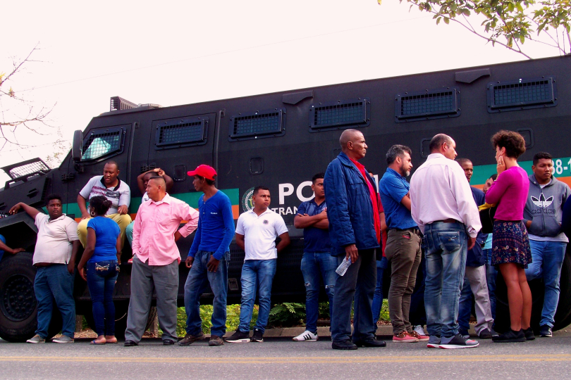 Policejní blokáda silnice během útoku partyzánů, Taraza v Kolumbii. | Foto: Matěj Ptaszek 