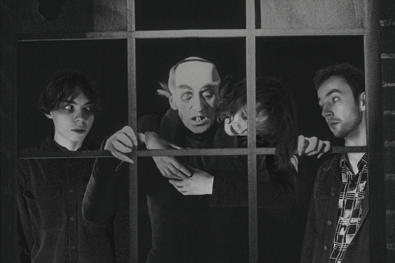 Album vzniklo svépomocí v prostorách zkušebny s jasným cílem: přenést na nahrávku syrovou atmosféru koncertu před plátnem. | Foto: Leeb0rn 