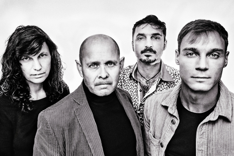 Marek & The Seladons na pevném bluesovém základě nabízí pestrou kolekci s odkazy do country, folku, rocku či dokonce tanga. | Foto: Indies Scope