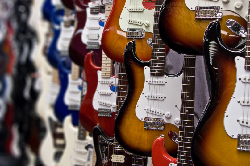 Fender Stratocaster je jeden ze standardů světa elektrických kytar Fender Stratocaster je jeden ze standardů světa elektrických kytar