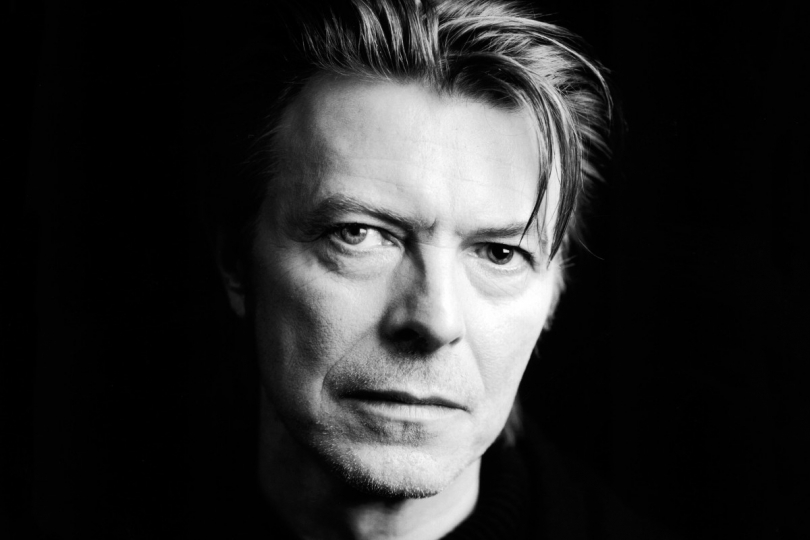 Nejste David Bowie – svět vám po vydání vašeho "utajeného" alba u nohou ležet nebude; zdroj: Wikipedia