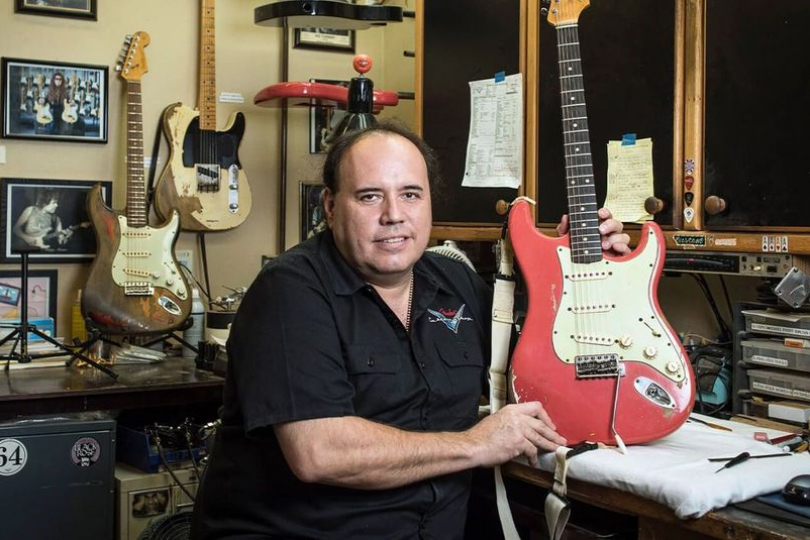 John Cruz začal pro Fender pracovat v roce 1987 | Foto: Fender 