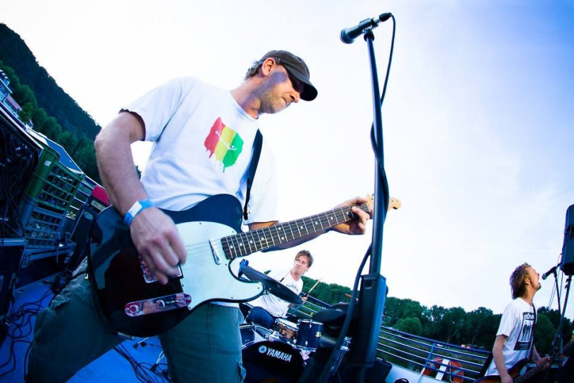 Hrádek se Slaves of Stadium Rock