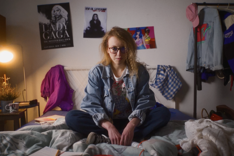 Kapela něco něco v singlu noční plán popisuje období, kdy z jedné strany útočí dospělost a povinnosti a z druhé chuť žít, prožívat, objevovat. | Foto: KUK Production