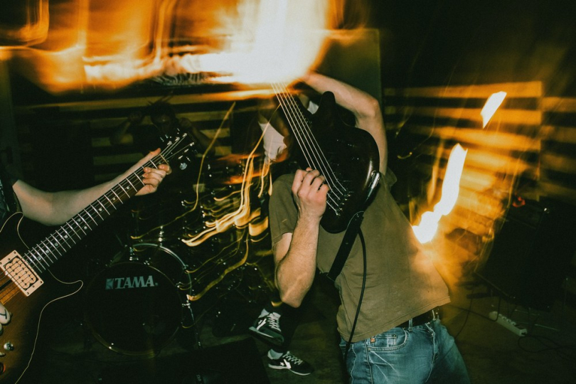 Udělat okolní humbuk je někdy zkrátka jednodušší, než skládat kvalitní muziku. | Foto: Unsplash Udělat okolní humbuk je někdy zkrátka jednodušší, než skládat kvalitní muziku. | Foto: Unsplash