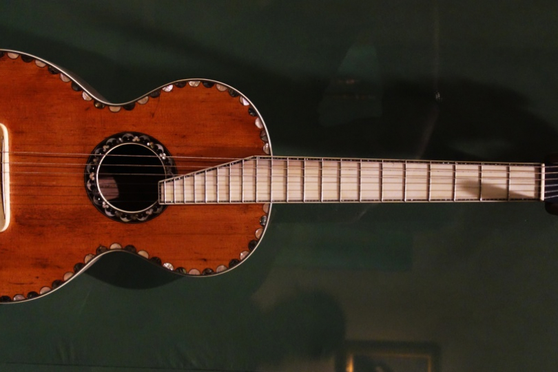 Kytara Martin (1838), Zdroj: Wikipedie Kytara Martin (1838), Zdroj: Wikipedie