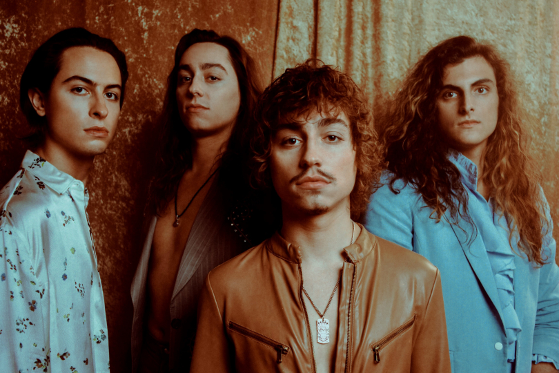 Greta Van Fleet nás nechává unášet pestrobarevnou maketou 70´s, bluesovými a rádoby lidovými melodiemi, které v jejich režii jen tak nezestárnou | Foto: Alysse Gafkjen