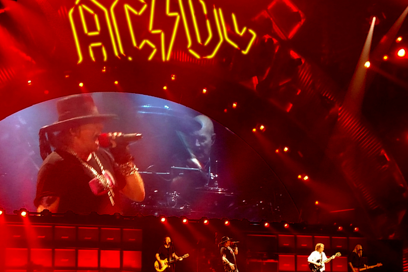 AC/DC, zdroj Wikipedia