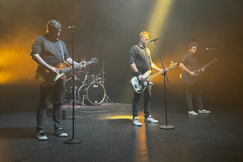 Album balancuje mezi osvědčeným stylem kapely a snahou o dospělejší, civilnější projev. | Foto: archiv kapely