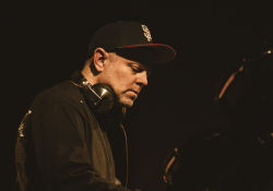 Joshua Paul Davis, aka DJ Shadow, at the Roxy Club, Prague | Photo: Filip Kůstka / Fource Entertainment