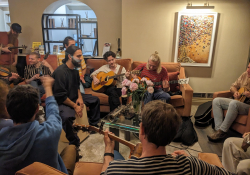 Pozdní noční jam session v hotelu Clew Bay, Westport | Foto: Honza Bartošek
