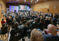 Hollywoodští skladatelé a partneři summitu sledují Showcase nadaných skladatelů. | Foto: Jan Urbánek