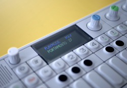 Teenage Engineering OP-1 (foto Dušan Krejdl)