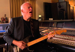 David Gilmour ve svém plovoucím studiu