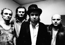 Dunaj (Pavel Koudelka zcela vlevo) dodnes patří k nejvýznamnějším jménům českých alternativních kapel.