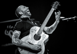 Jon Gomm