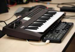 Yamaha Reface DX společně s Korg Nanokontrol2