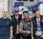 Fialkám se do jejich klasického punku podařilo přimíchat trochu rockovějšího nádechu, ale i taneční rozjuchanosti v rytmu ska. | Foto: archiv kapely