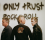 Kapela servíruje punk rock, kterému kontrabas dodává trošku jinou příchuť. | Foto: Facebook kapely