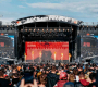Déšť, bahno, nostalgie, objevy, návraty starých známých i moshpity. Rock for People 2026 znovu ukázal, že ho jen tak něco nerozhodí. | Foto: Jimmy Puda