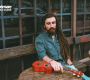 Někdy se zkrátka po všech stránkách nedaří a ani ukulele vás nerozveselí. | Foto: Toa Heftiba (Unsplash)