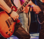Kytary jako Fender Statocaster nebo Gibson Les Paul, zesilovače Marshall nebo Vox už se staly jakýmsi „industry stadardem“ a definice způsobu hry na elektrickou kytaru, tak jak ji známe dodnes, byla ve svých základech položena. | Foto: Unsplash