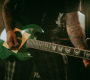 Po zahnutých hokejkách superstratů zase byly k vidění fenderovksé vintage tvary, lespauly, esgéčka a zvuk evokoval starý dobrý sedmdesátkový hardrock. | Foto: Kris Amon (Unsplash)