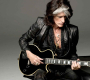 Jestliže Aerosmith ohlásili rozlučkové turné, je možná dobrá zpráva, že Joe Perry kytaru do žita jen tak rychle nezahodí. | Foto: oficiální web umělce