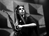 Součástí výstavy je i fotografie PJ Harvey. Stejně jako ostatní fotky z výběru znamenitě předává emoci a atmosféru samotné hudby. |  Foto: David Webr