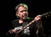 „Kytara má podle mě držet tón a zpívat,“ říká Pavel Fořt. | Foto: Mia Feres