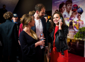 Marika Koasidis se skladatelem Mackiem Dobrowolskim a jeho ženou na premiéře filmu Černý mlýn. | Foto: Michał Charyton