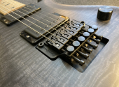 Nastavení Floyd Rose není sranda, jakmile toho ale docílíte, jsou před vámi netušené možnosti, co s kytarou dokázat