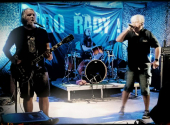 Do řady! se vždy na tuzemské punkové scéně vyznačovali muzikantskou zručností a na Vidím to nadějně! je to slyšet znovu. | Foto: Facebook kapely