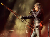 Pokud chcete v dnešní době slyšet hard rock v jeho ryzí podobě, je Alice Cooper vždy sázkou na jistotu. | Foto: Crisco 1492 (Wikimedia Commons)