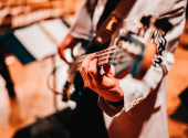 Pokud chcete zlepšit svoje „bass chops“ neboli techniku hraní a melodické vedení, tak Mozart je tady pro vás, rockeři! | Foto: Jan Kopřiva (pexels)