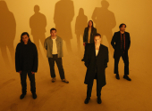 Album Lonely People With Power je mistrovská ukázka zvukové dynamiky. | Foto: Nedda Afsari