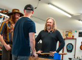Kytaráři Andy Hicks a Austin MacNutt ukázali českým muzikantům nový rozměr spolupráce. I Foto: Tomáš Hejlek