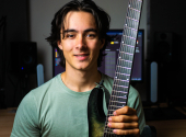 Co vznikne, když metalista udělá kytarový cover popovýho songu? | Foto: autor