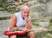 Nastartujte svoji vlastní cestu. Hrajte svoji muziku, svoje sóla a řiďte se vlastní invencí, radí Tomáš Valášek. I Foto: Radoslava Dubanská