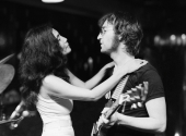 Místo archivní exkurze ve snímku One to One: John & Yoko dostáváme osobní výpověď o době, kdy hudebníkům nestačilo dobře hrát – chtěli taky něco říct. I Foto: Brian Hamill