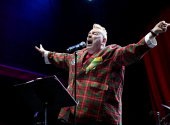 John Lydon a Public Image Ltd. odehráli v Trutnově skvělý postpunkový koncert a samotný Lydon byl i přes svůj věk a poněkud těžkotonážní zjev vynikající. | Foto: David Webr